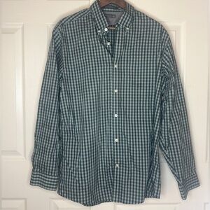 Eddie Bauer Men’s Casual Button-down plaid shirt Green & White size M